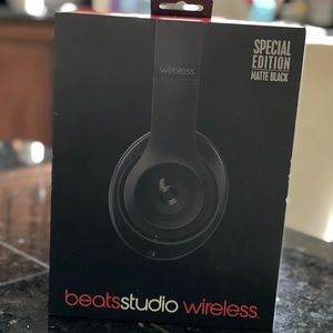 BNWT Special Edition Mayte Black Beats Headphones